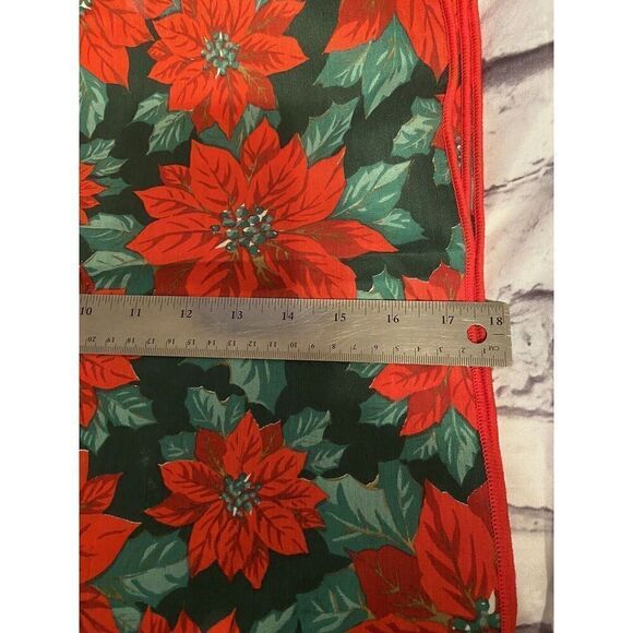 Christmas Holiday Cloth Poinsettia berries Napkins Set of (6) 16 X 16.5 - Picture 2 of 4